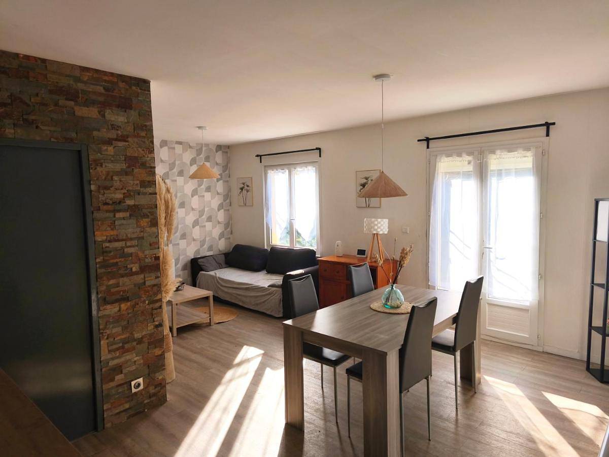 Three-Bedroom House in La Guierche, Sarthe