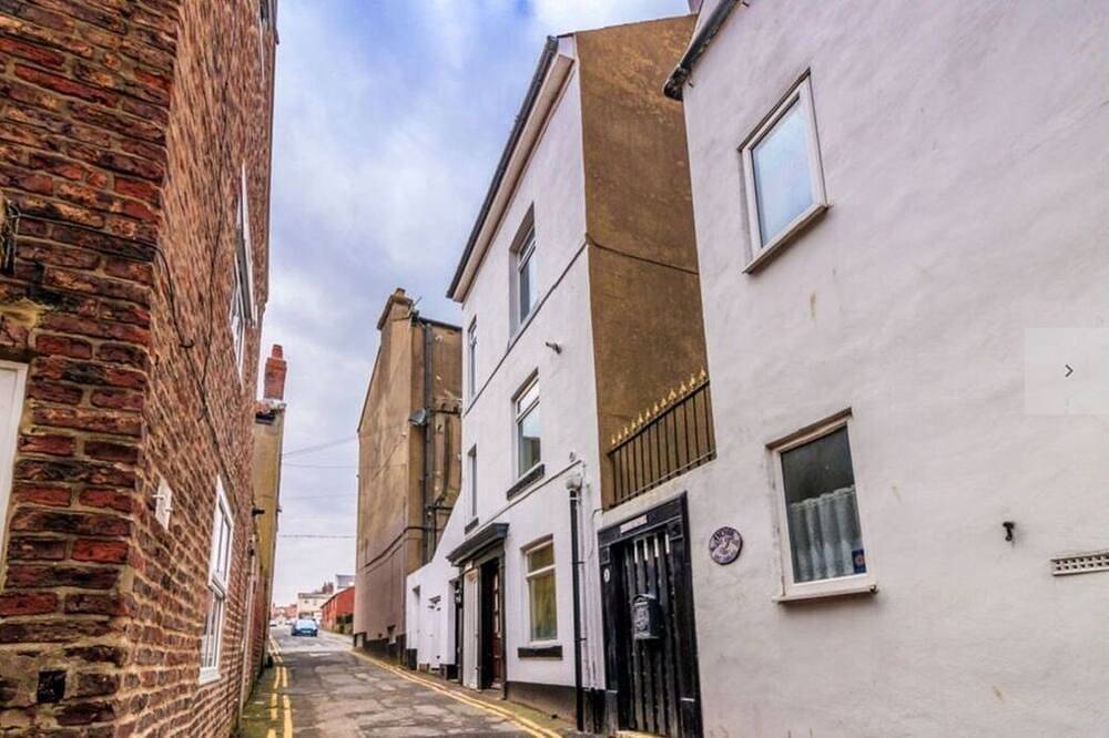 Rainbow Cottage - A home from home in the heart of Whitby in Whitby, North York Moors National Park