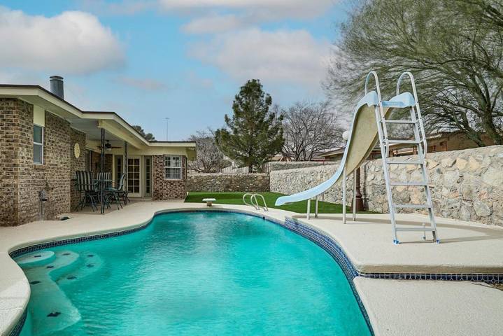 Apartamento para 9 personas, con vistas además de piscina y terraza, Se admiten mascotas en El Paso (TX)