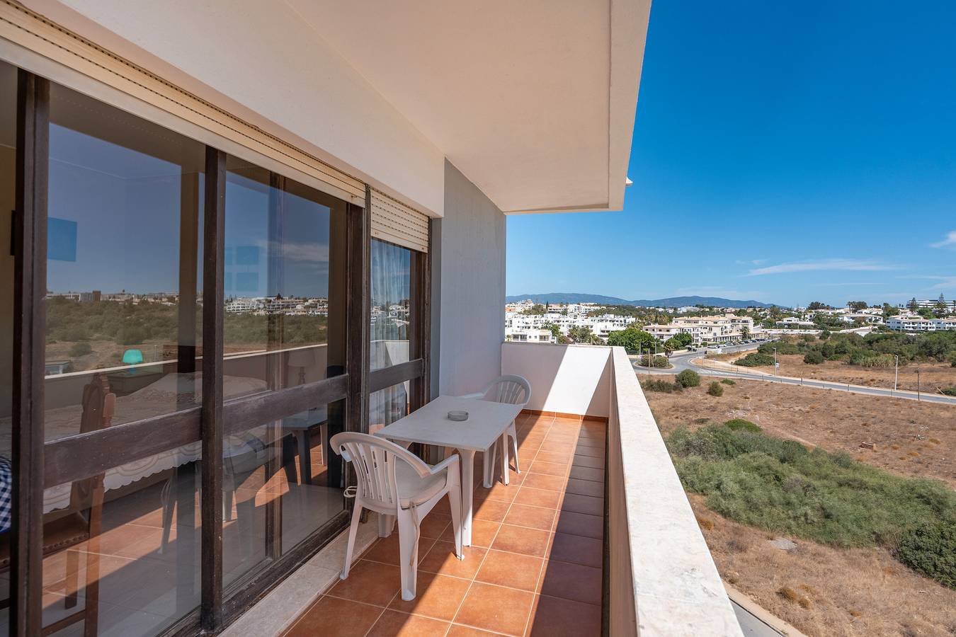Apartamento entero, Apartamento 'Alvorada Divinal' con vistas al mar, jardín privado y balcón in Alvor, Distrito de Faro