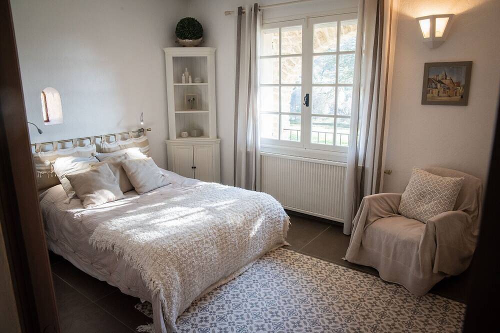 Holiday rental with pool Saint Chamas Ls7-440. in Saint-Chamas, Istres region