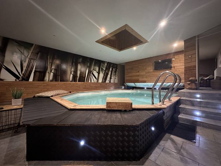 Gîte pour 2 personnes, avec Terrasse ainsi que Jardin et Piscine