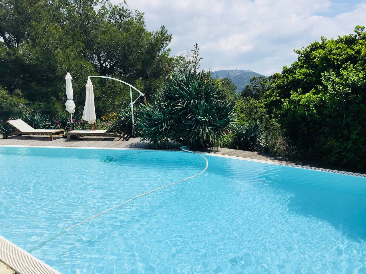 Villa 'Loft 45m2 Piscine' with Mountain View, Wi-Fi and Air Conditioning in Carqueiranne, Toulon region