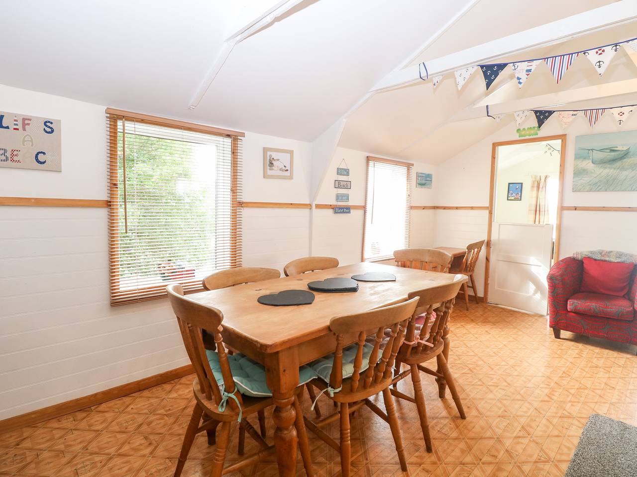 Suzanne's Beach Hut in Broomholm, Norfolk Coast