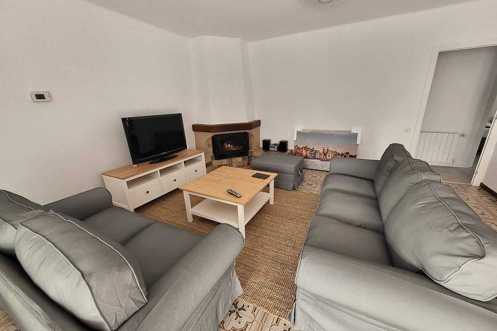 Charming villa with swimming pool, very well equipped and 900m from the beach in Torredembarra, Costa Dorada