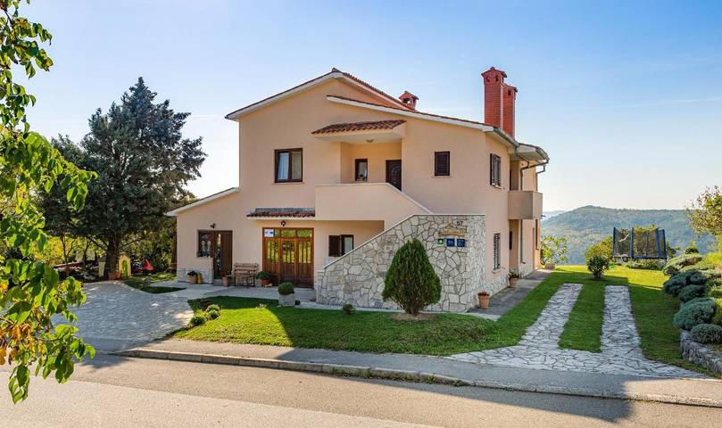 Maison d’hôte pour 2 personnes, avec Terrasse et Jardin ainsi que Bassin pour enfant et Vue à Buzet