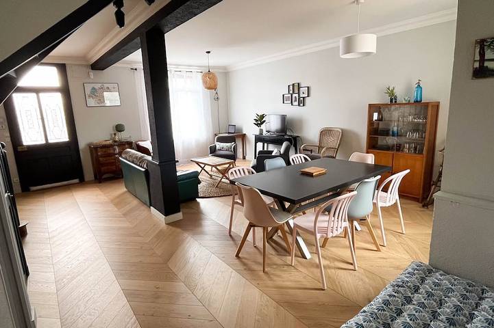 Location de vacances pour 8 personnes, avec Terrasse et Jardin dans Passay