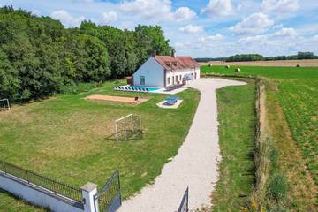 Maison De Vacances pour 30 Personnes dans Triguères, Région de Montargis, Photo 1