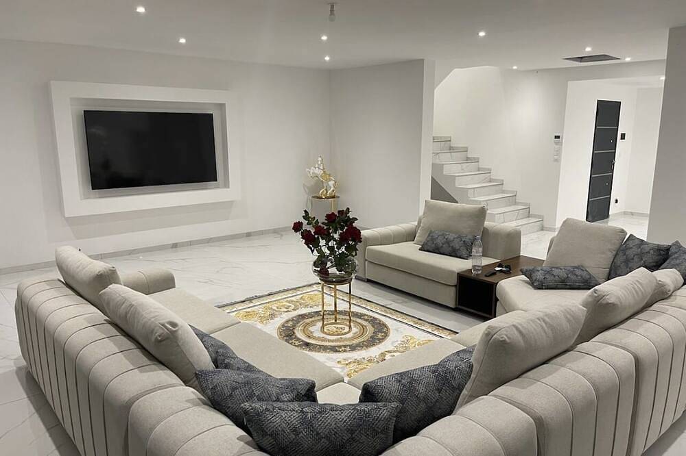 Magnificent Villa with Swimming Pool in Bagnols-sur-Cèze, Region de Nimes
