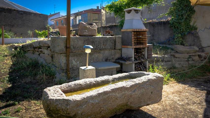 Casa rural con piscina para 6 personas, con Balcón y Terraza además de Jardín y Piscina en Comarca de Vitigudino - 2