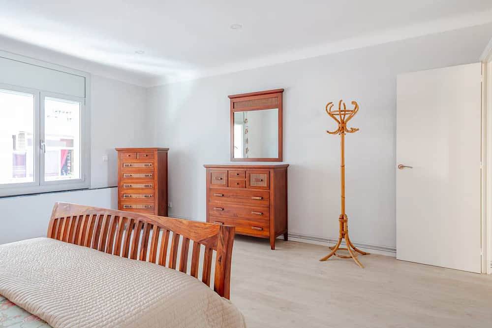 Casa Conquista: Where Catalan Charm Meets the Heart of the City in Platja de l'Estació (Badalona), Badalona