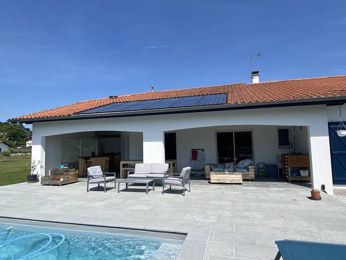 Maison de vacances pour 8 personnes, avec piscine ainsi que terrasse et jardin à Urt