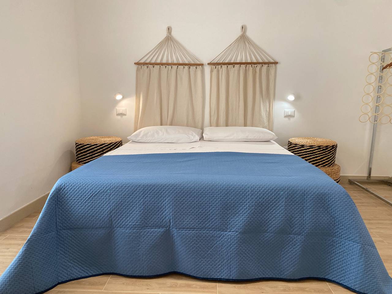 Bed and Breakfast 'Isid'Oro Kamers - Camera 1' met Balkon, Wifi en Airconditioning in Sant'Isidoro, Golf van Tarente