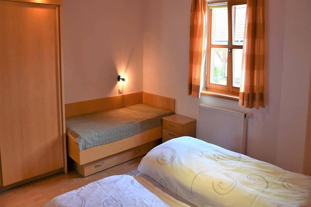 Ganze Wohnung, Nr. 5 Ferienwohnung, 40 qm Obergeschoss, 1 separates Schlafzimmer in Kurf, Bad Endorf