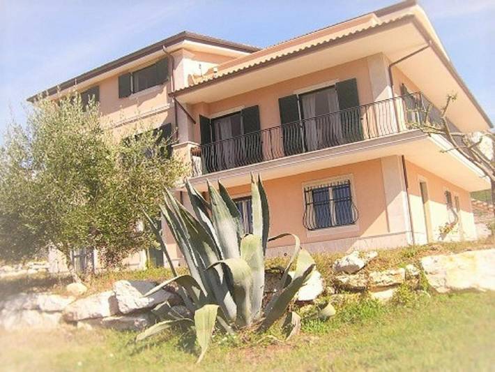 Location de vacances pour 6 personnes, avec jardin et vue à Atina - 4