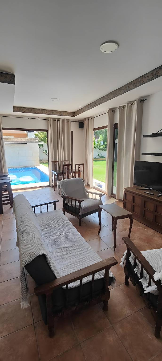 Apartamento entero, 'Apartamento Invitados Con Piscina' con Piscina Privada, Wi-Fi y Aire Acondicionado in Buena Vista Roquetas de Mar, Roquetas de Mar