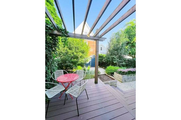 Vacation rental for 8 people, with balcony and yard in Milwaukee