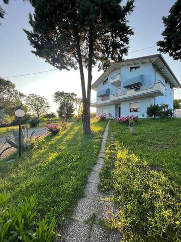 Gîte pour 4 personnes, avec jardin et jacuzzi à Tavullia