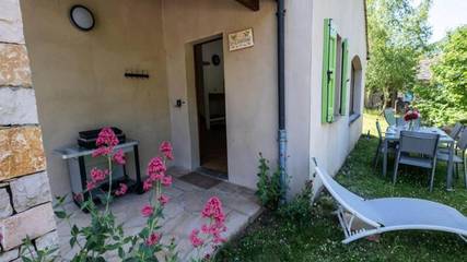 Gîte pour 7 personnes, avec jardin et piscine, animaux acceptés dans Massegros Causses Gorges