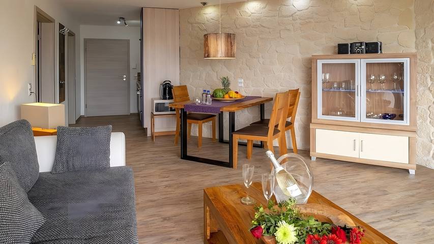 Ferienwohnung für 4 Personen, mit Balkon und Whirlpool sowie Garten und Sauna in Schalkenmehren - 3