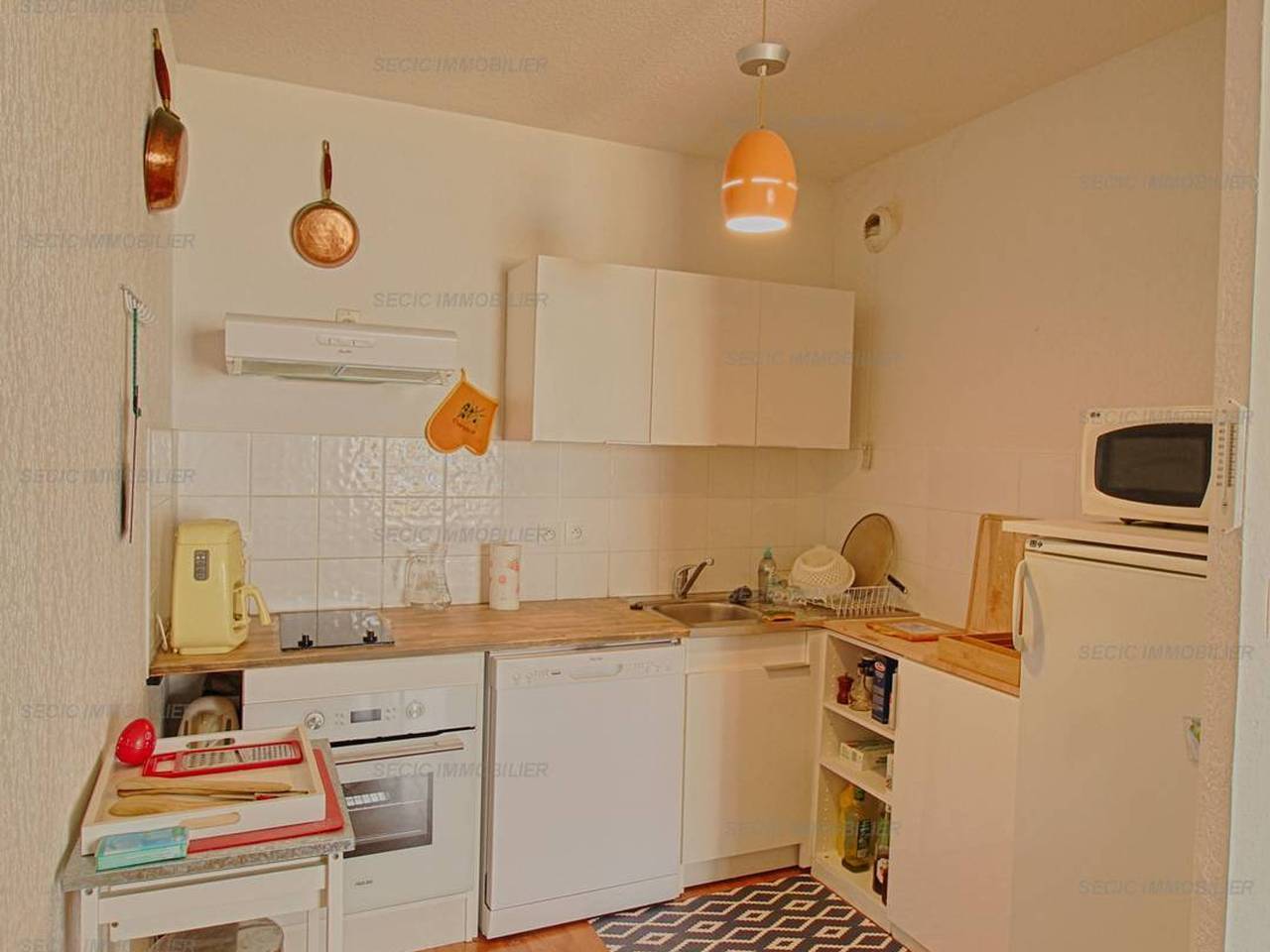 Appartement entier, Ajaccio: Superbe T2 avec terrasse, parking et commerces à proximité in Ajaccio, Golfe D'Ajaccio
