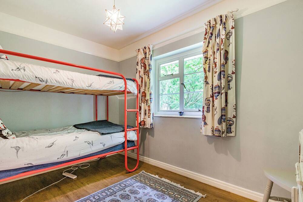 Chasewoods Farm Cottage, pet friendly in Ogbourne St George in Wiltshire