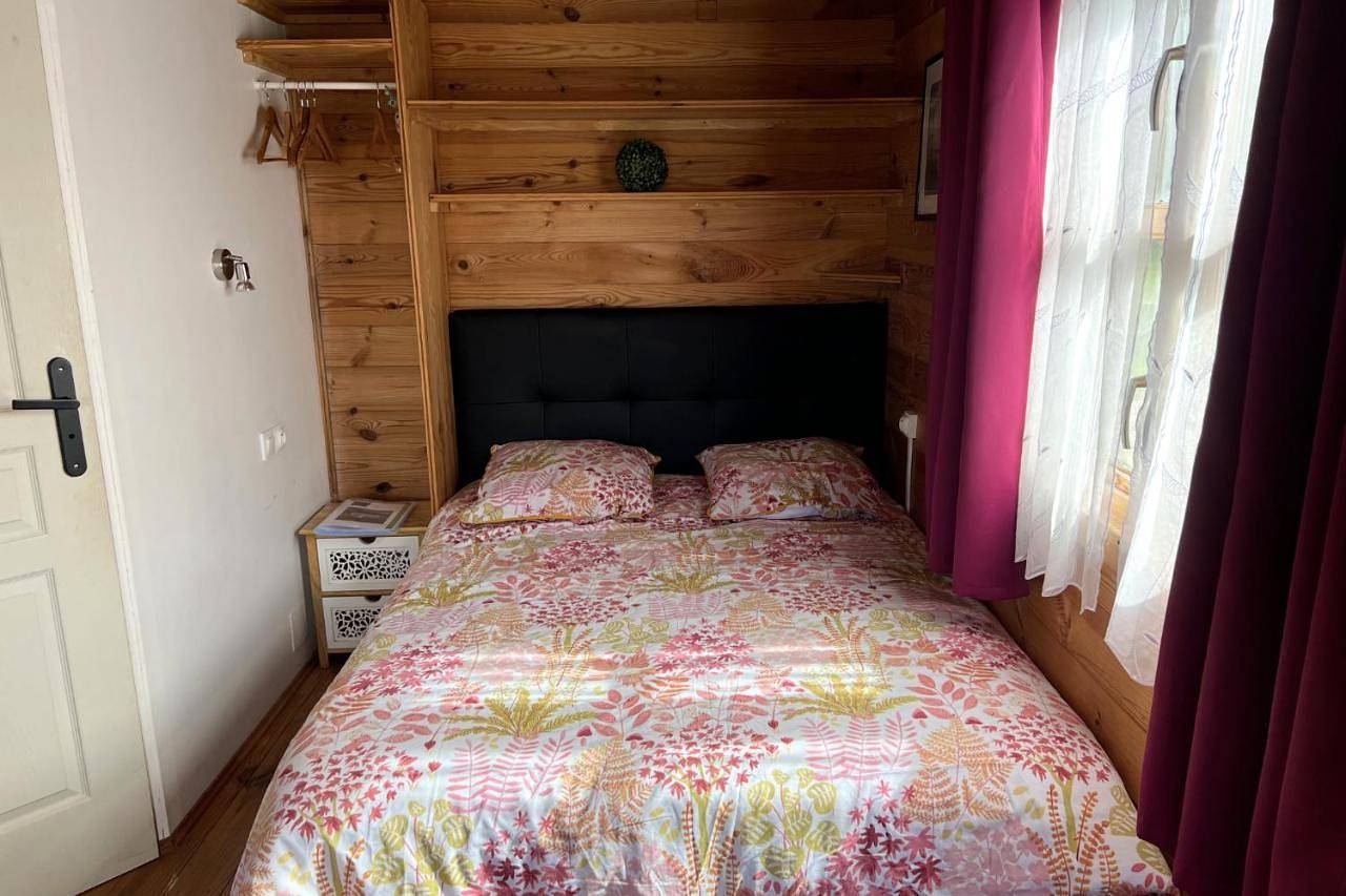 Chalet 22 - Camping Les Robinson Du Lac à Ardres - Pêche gratuite sans permis in Lac d'Ardres, Ardres