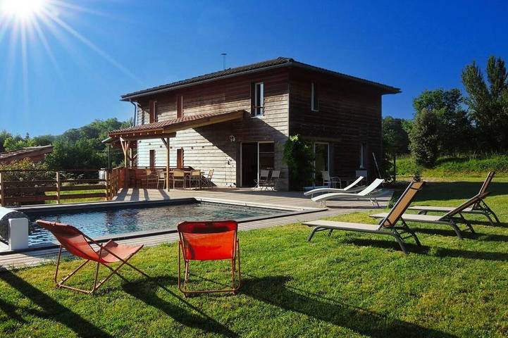 Location de vacances pour 12 personnes, avec Jardin et Piscine à Teyssode
