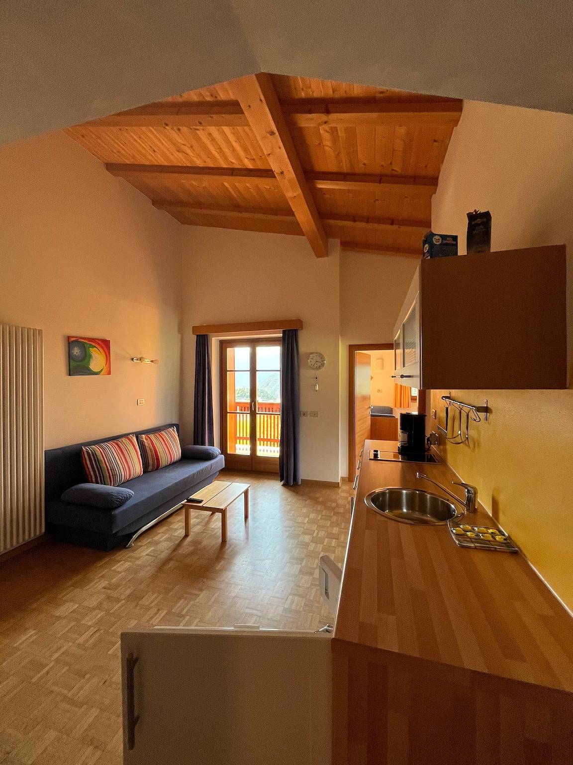 Ganze Wohnung, Ferienwohnung 'Residenz Zirmer Wohnung Luft' mit Bergblick, Gemeinschaftsgarten und Wlan in Tiosels, Kastelruth