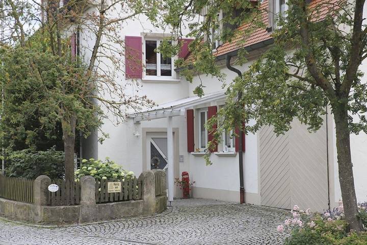 Ferienwohnung für 2 Personen, mit Terrasse und Sauna sowie Garten und Ausblick in Absberg