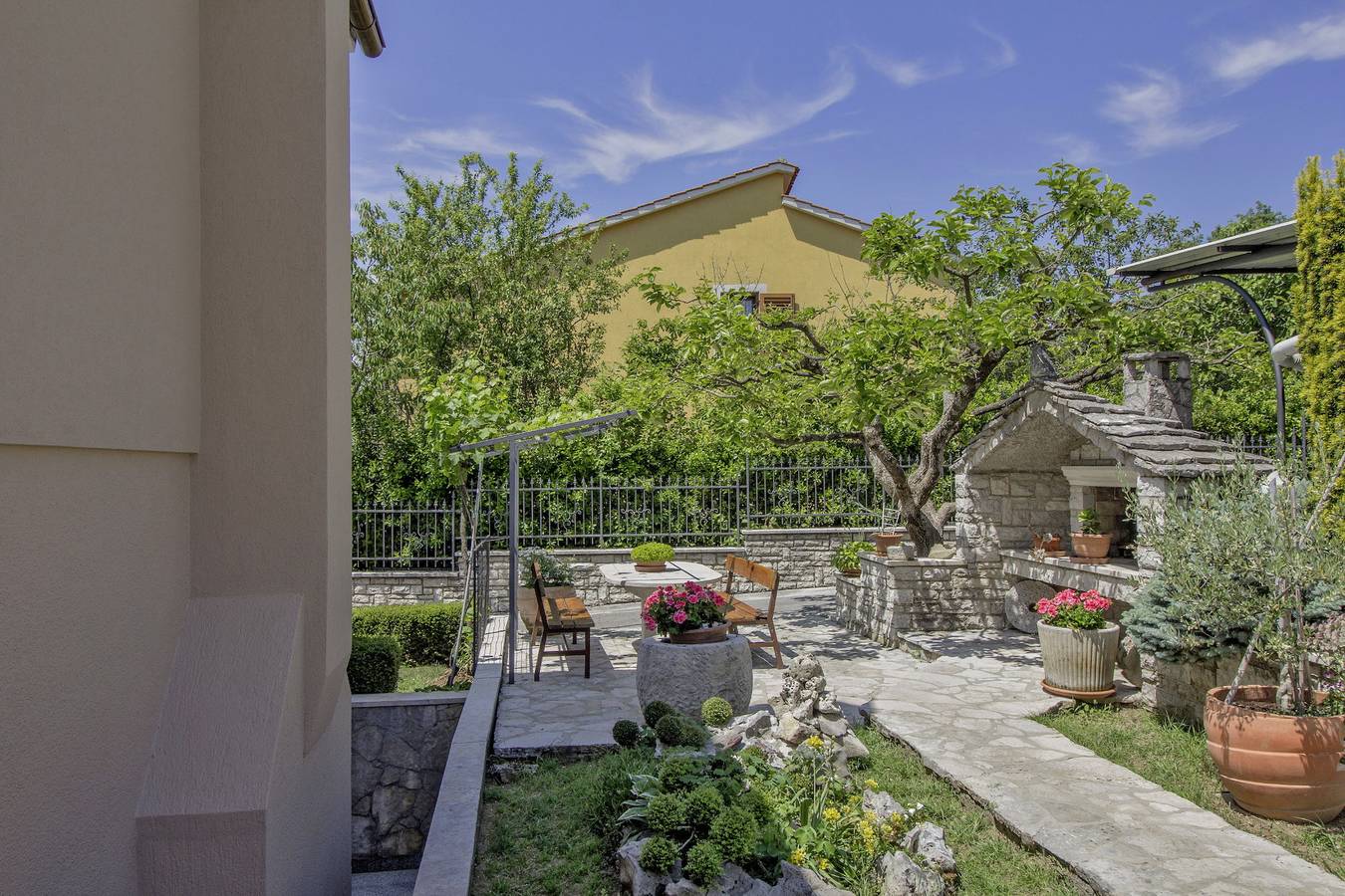 Ganze Wohnung, Lucia in Gračišće - Appartement für 4-5 Personen in Gračišće, Zentralistrien