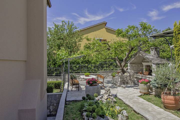 Ganze Wohnung, Lucia in Gračišće - Appartement für 4-5 Personen in Gračišće, Zentralistrien
