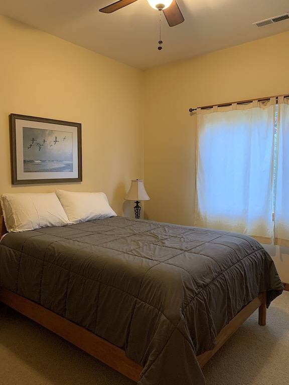 Main Lake Cove & Great Views; Dock for pontoons/deck/bass boats; flat lot/linens in Lake Gaston