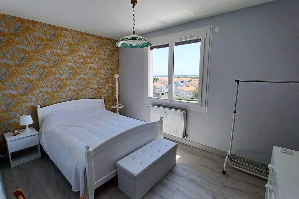 Ganze Wohnung, 3 guest rooms for 6 people on the sixth floor, panoramic view of Rochefort in Rochefort, Rochefort und Umgebung