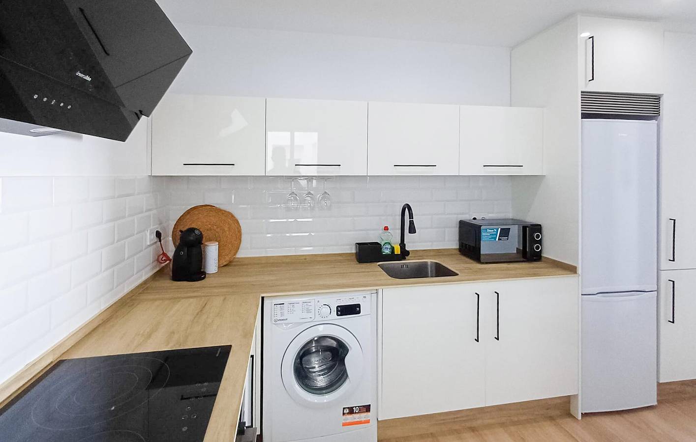 Entire holiday apartment, Cozy Beachside Apartment with Free Wifi in Playa Barbate, Barbate