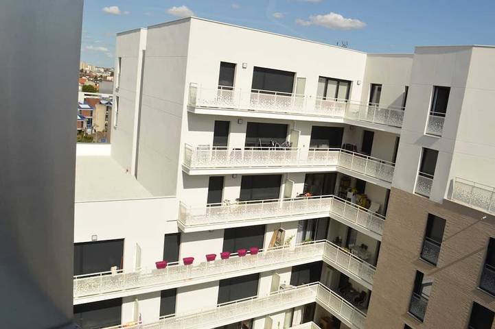 Apartamento entero, Cheap Charming family size studio with self made office, Tv, Wifi, Cafe, etc in Bobigny, Sena-Saint Denis