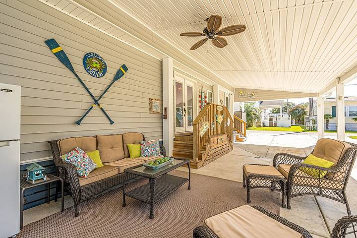 Vacation rental for 9 people, with pool and terrace in Garden City (SC)