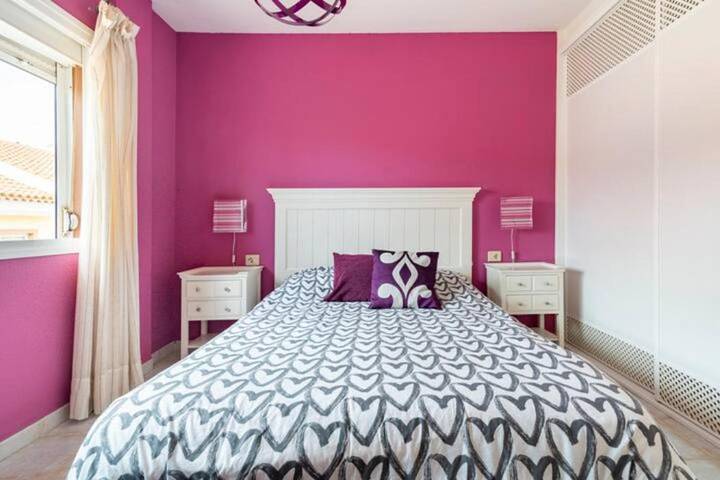 Chambre d’hôte pour 2 personnes, avec terrasse et bassin pour enfant ainsi que piscine et jardin à Arona