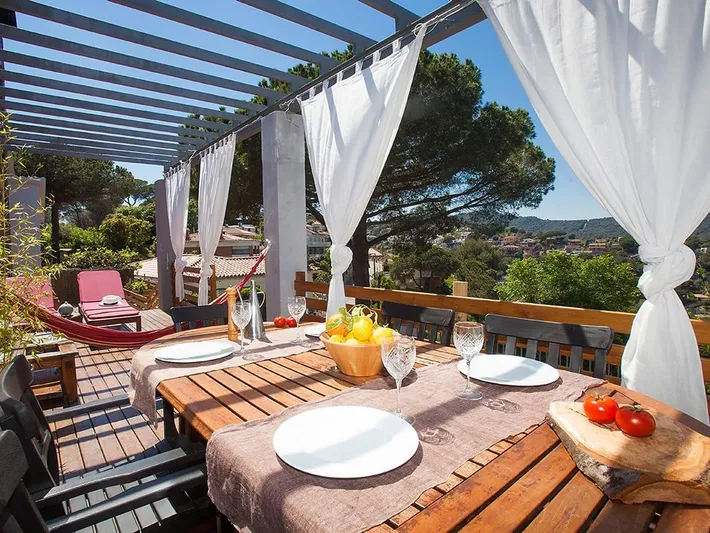 Ferienhaus für 6 Personen, mit Terrasse und Pool sowie Garten - 1