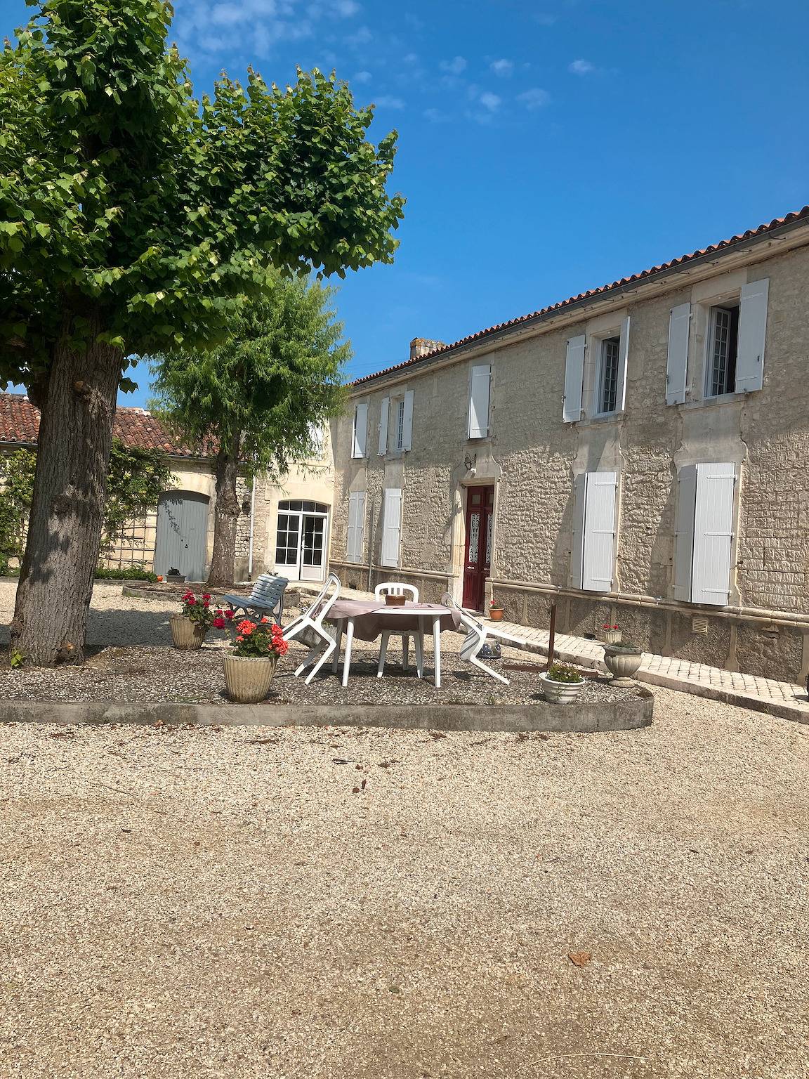 Chambres d'hôtes avec piscine partagée, terrasse partagée et Wi-Fi in Segonzac, Charente