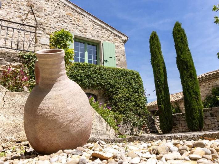 Location de vacances pour 4 personnes, avec jardin et terrasse à Aleyrac