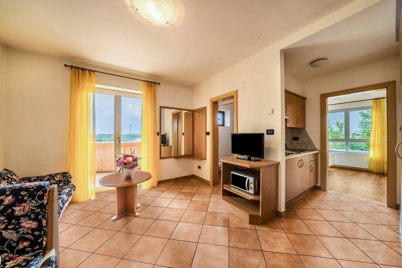 Entire apartment, Apartment 'Weinsepphof 2' with Mountain View, Pool, Wi-Fi, Garden & Balcony in Lana di Mezzo, Lana