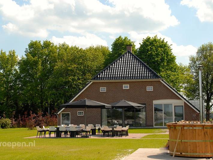 Ferienhaus für 30 Personen, mit Terrasse und Whirlpool sowie Balkon/Terrasse - 1