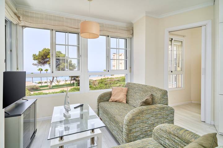 Entire apartment, Apartment 'Primera Línea con Terrace A104' with Sea View, Shared Pool and Wi-Fi in Torrox Costa, Torrox