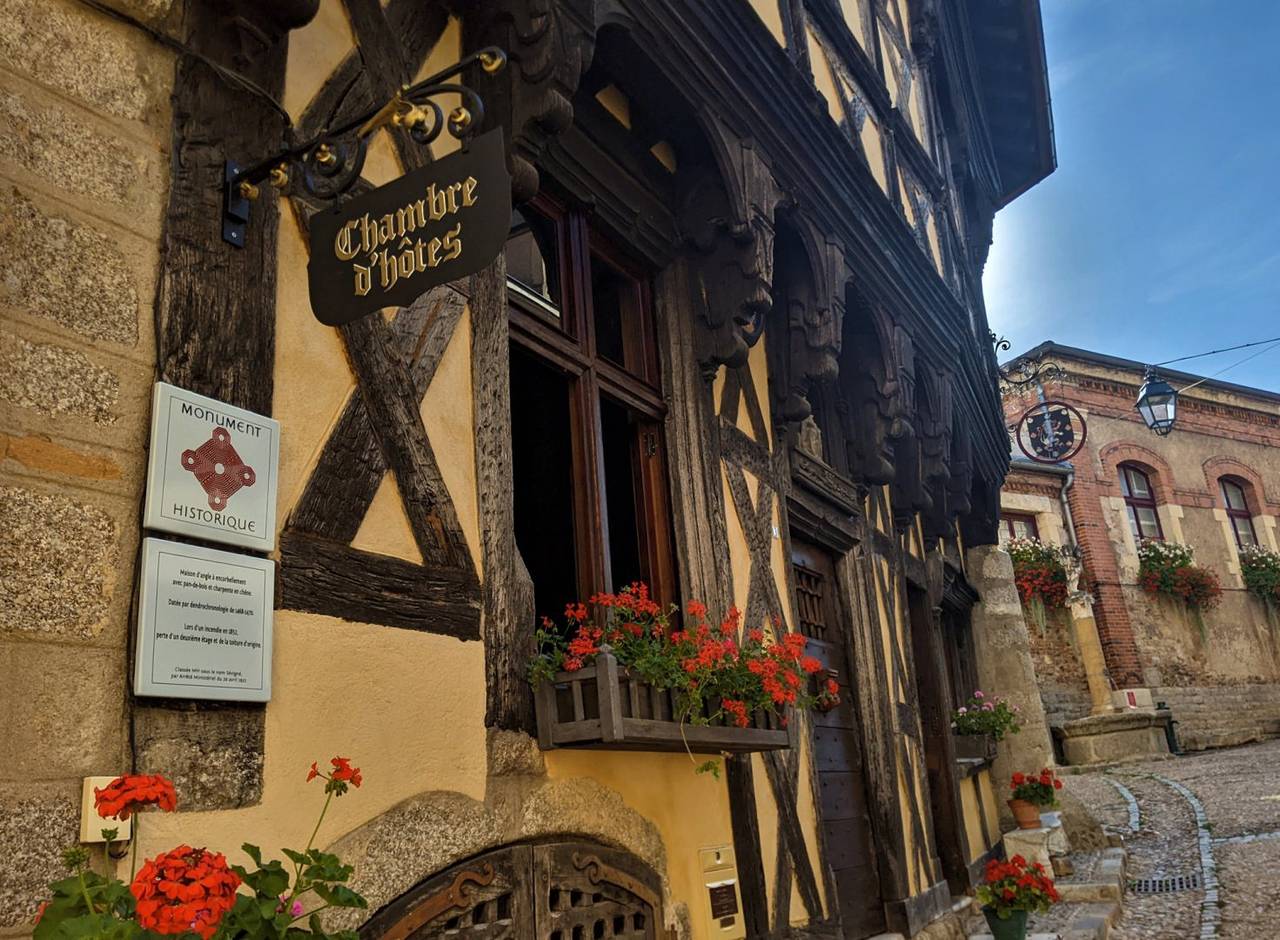 Chambre d'hôtes "Il était une fois à la Maison Sévigné" - Chambre in Bourbon-Lancy, Région de Charolles