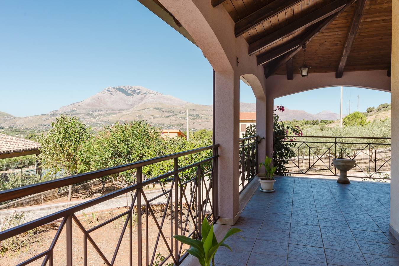 Villa 'Baronehome' con Vista Montagna, Giardino Privato e Aria Condizionata in Castellammare del Golfo, Provincia di Trapani