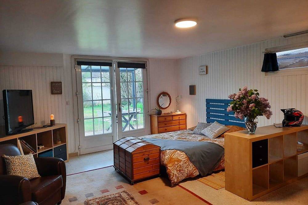 Appartement entier, Studio de charme pour séjour tranquile à deux in Meyzieu, Lyon et ses environs