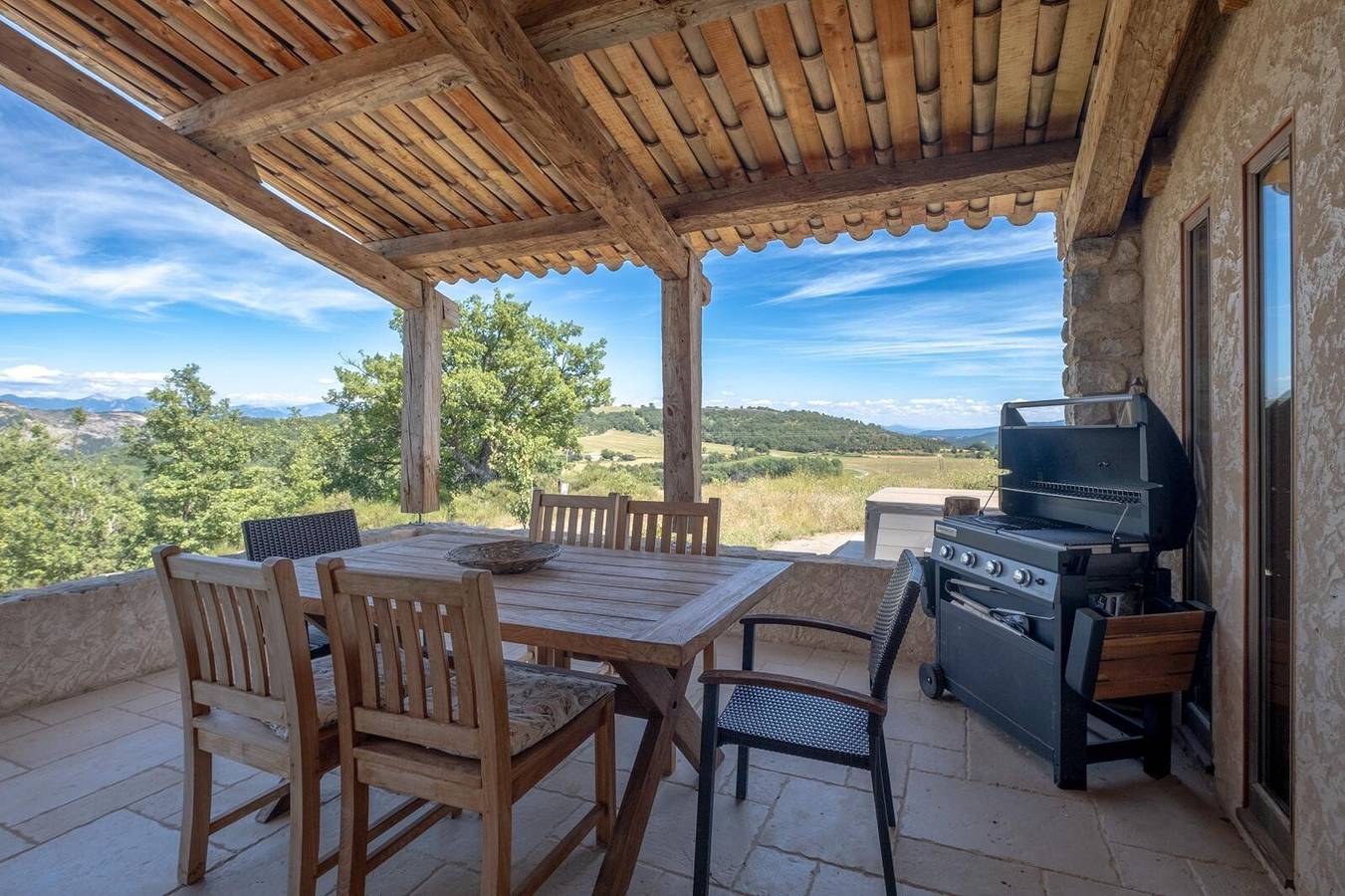 Maison de vacances "Time-out" avec vue sur les montagnes, piscine partagée et Wi-Fi in Laragne-Montéglin, Région de Gap
