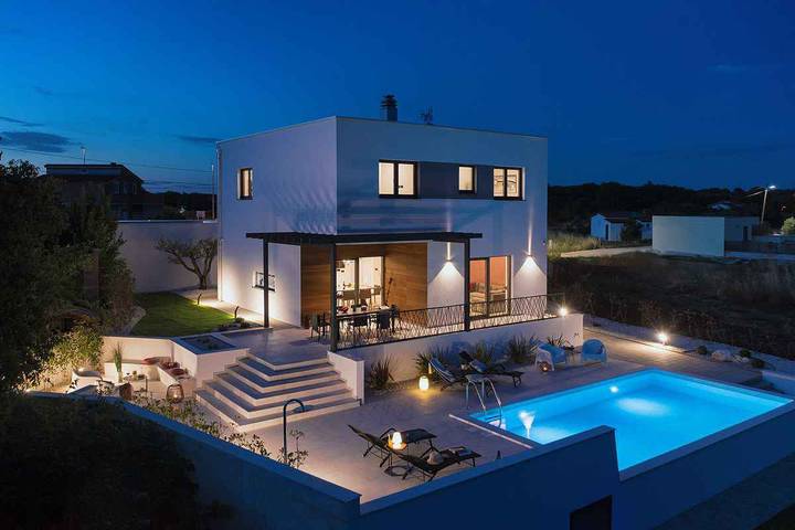 Villa pour 7 personnes, avec jardin à Pomer