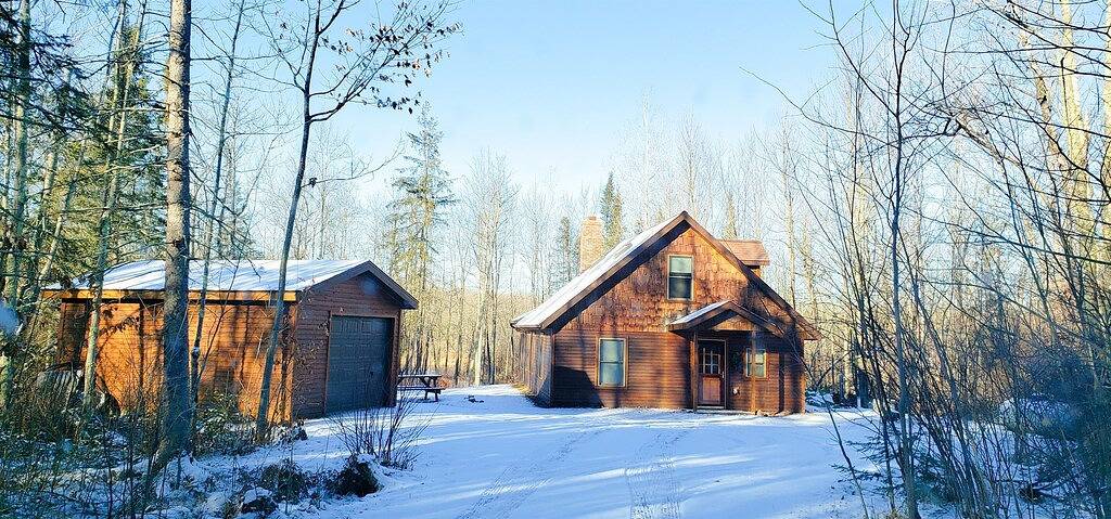 Secluded River Cabin w/Hot Tub, Wifi, 2 Kings in Sawyer County